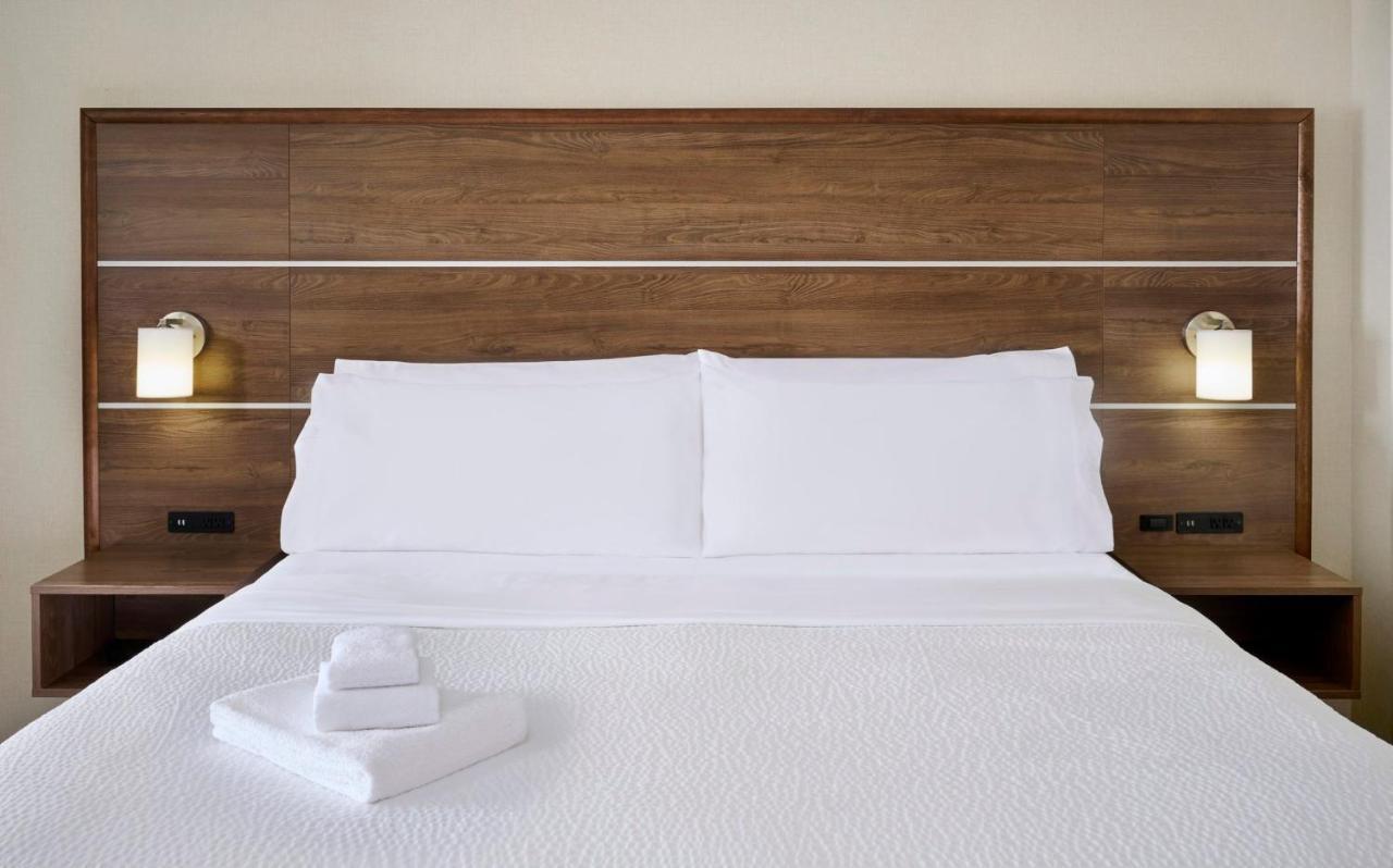 Holiday Inn Express & Suites - Brantford By Ihg Екстериор снимка