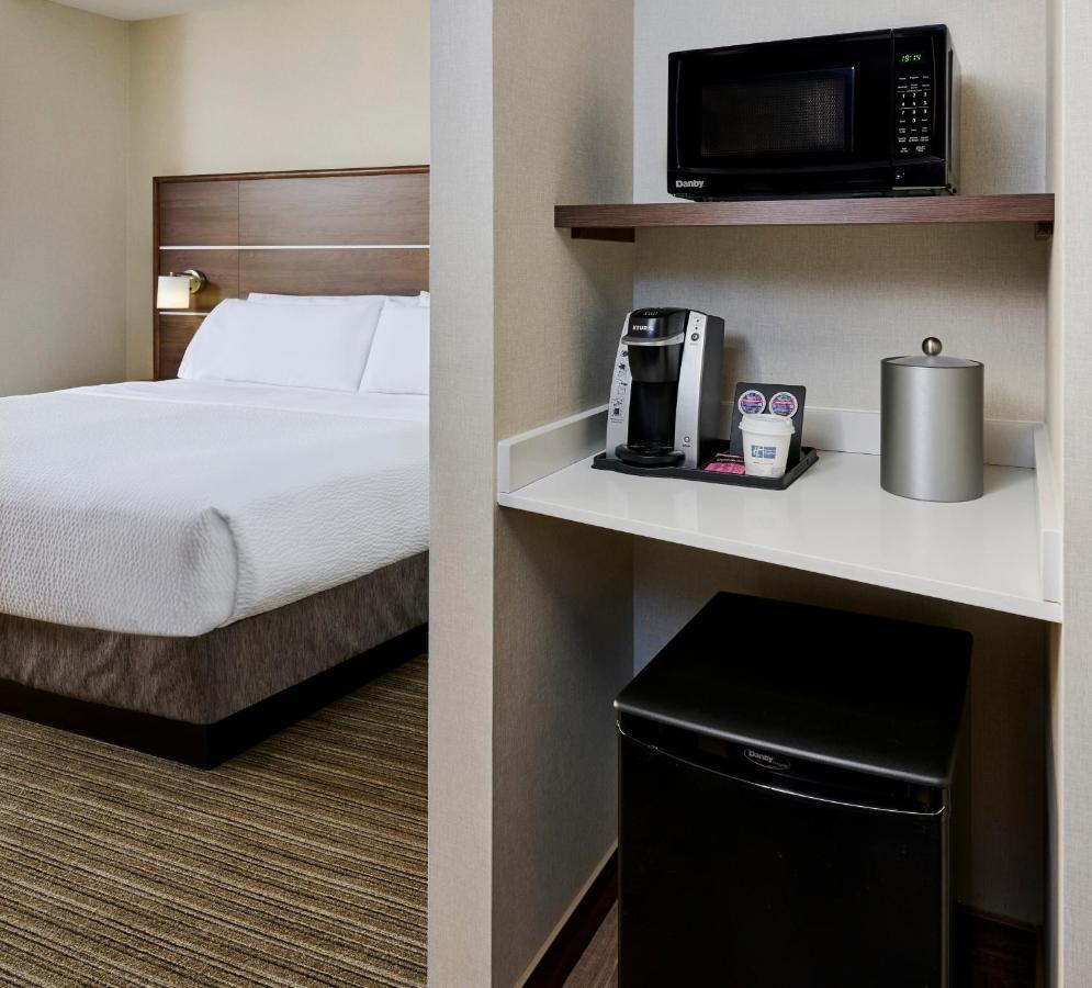 Holiday Inn Express & Suites - Brantford By Ihg Екстериор снимка